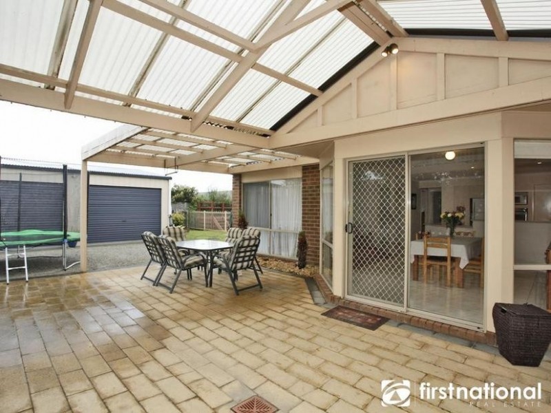 16 Saintly Grove, Berwick VIC 3806