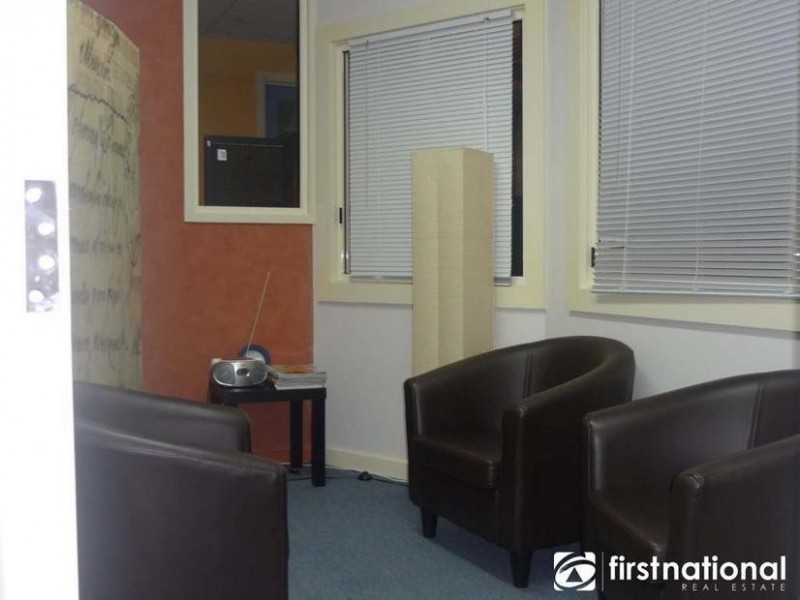 2 Kempson Walk, Berwick VIC 3806