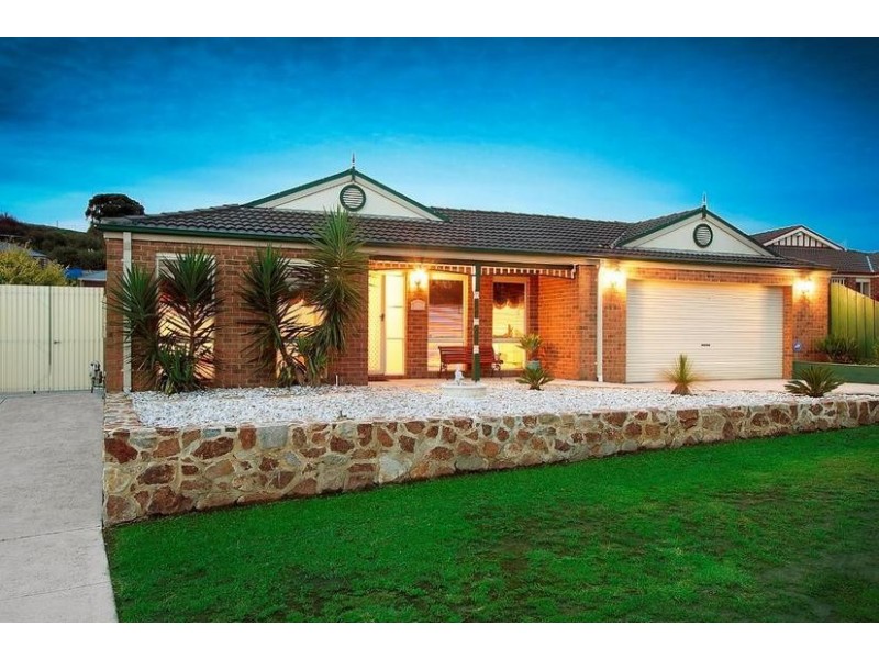 8 Chelsea Crescent, Berwick VIC 3806