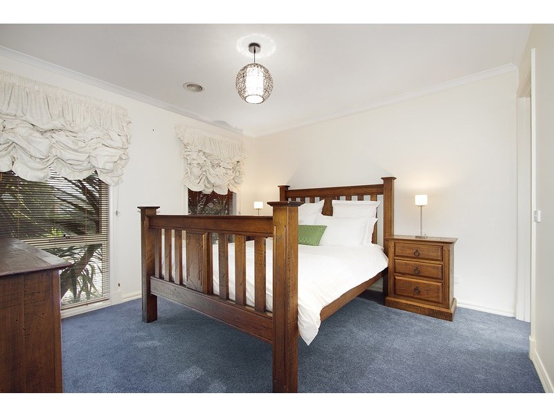 8 Chelsea Crescent, Berwick VIC 3806