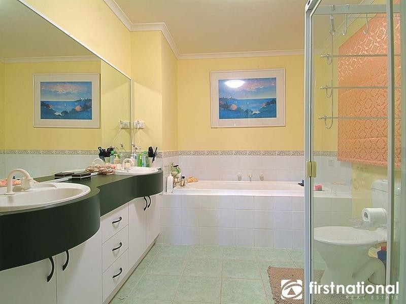 11 Gavinton Place, Berwick VIC 3806