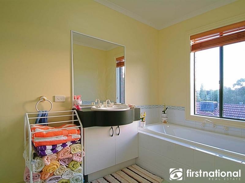 11 Gavinton Place, Berwick VIC 3806