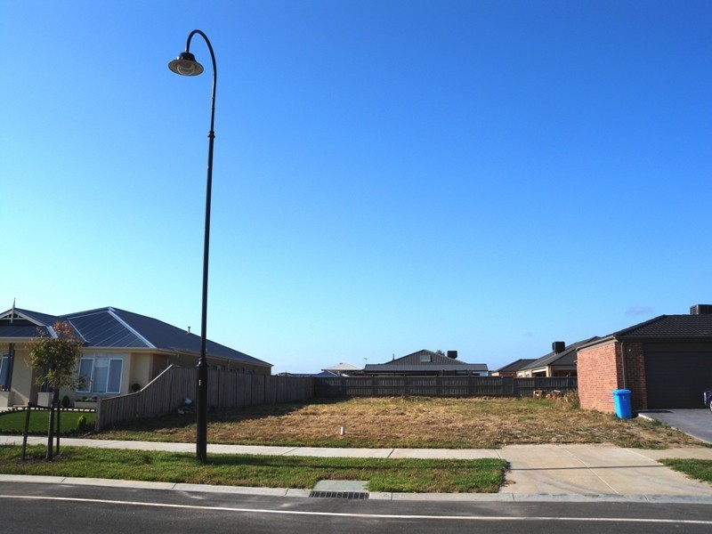 71 Thunderbolt Drive, Cranbourne North VIC 3977
