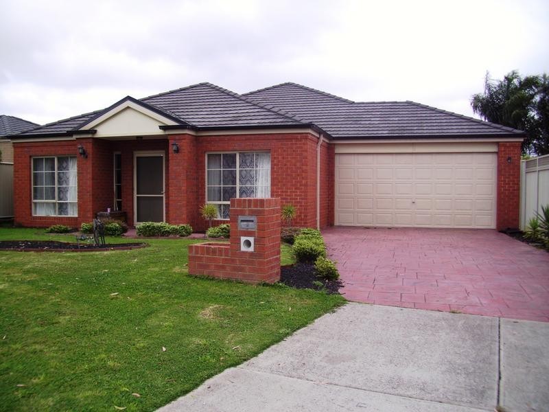 16 Cardiff Grove, Cranbourne East VIC 3977