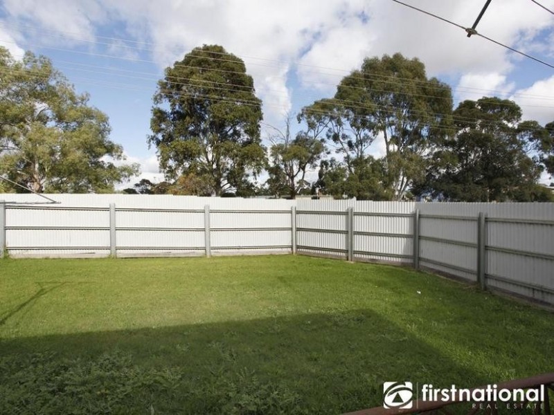2/2-4 Gordon Street, Cranbourne VIC 3977