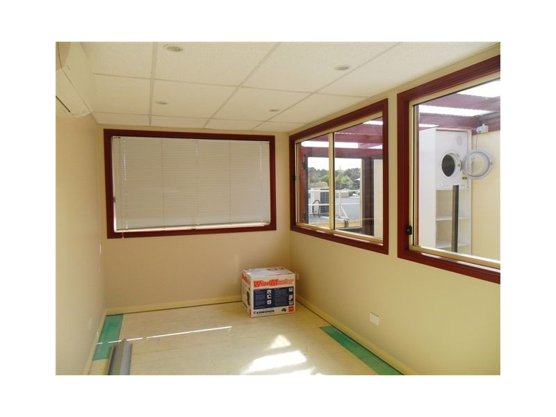 3/2a Gloucester Avenue, Berwick VIC 3806