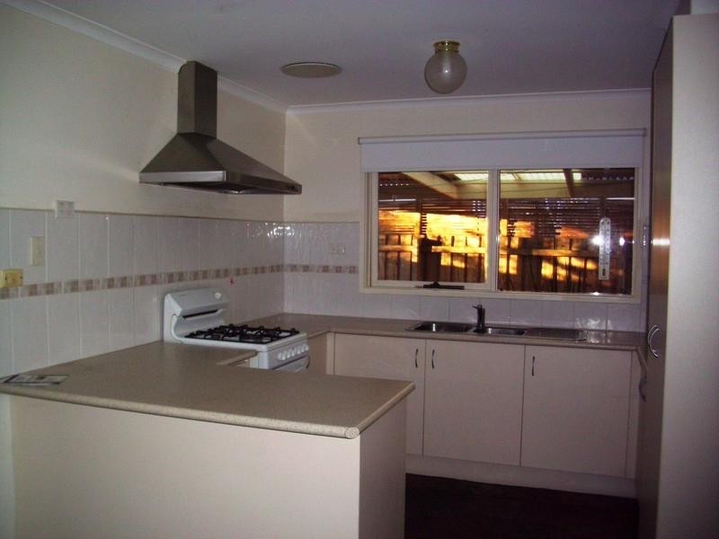 10 Garryowen Crescent, Narre Warren VIC 3805