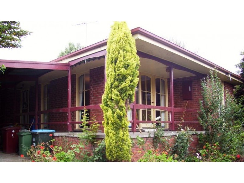 30 Meadow Wood Walk, Narre Warren VIC 3805