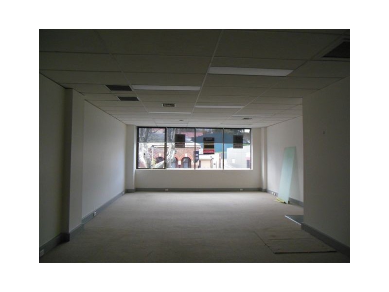 6-8 Gloucester Avenue, Berwick VIC 3806