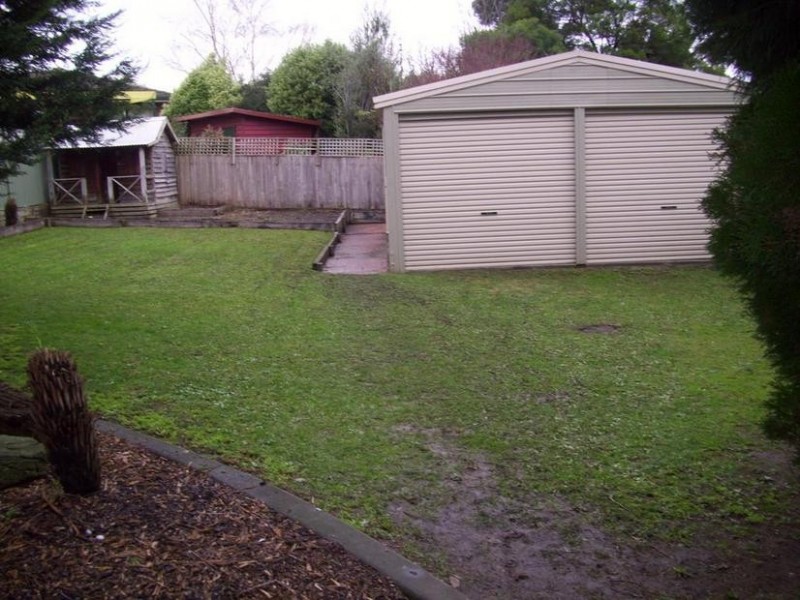 11 Amber Crescent, Narre Warren VIC 3805