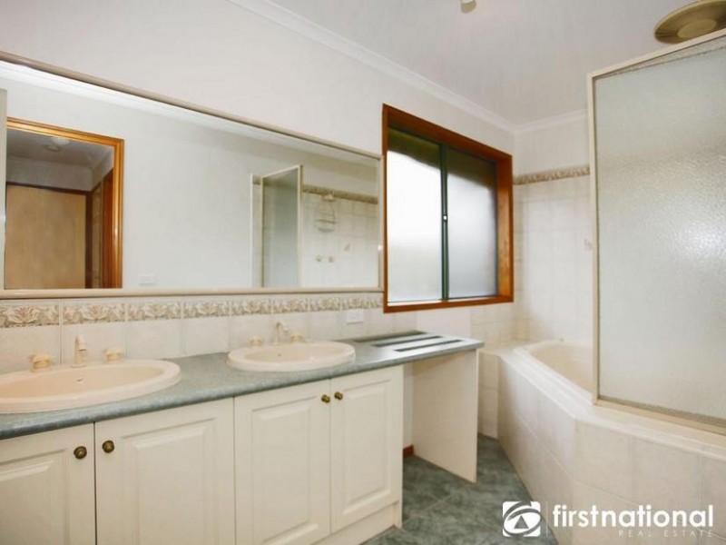 6 Kevin Close, Beaconsfield VIC 3807