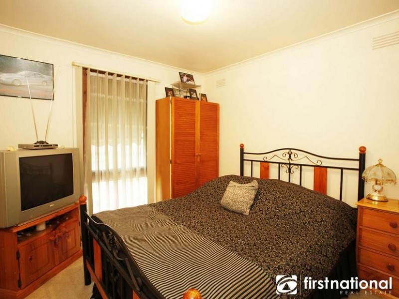 33 Guildford Crescent, Narre Warren VIC 3805