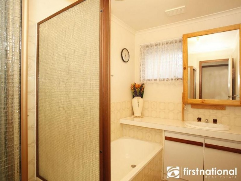 33 Guildford Crescent, Narre Warren VIC 3805