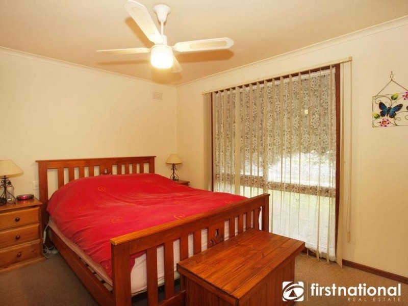 33 Guildford Crescent, Narre Warren VIC 3805