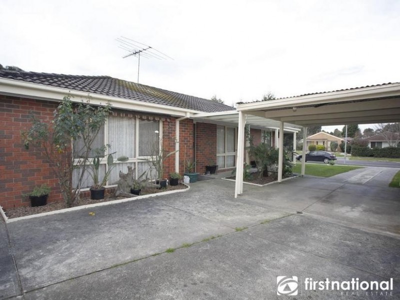 33 Guildford Crescent, Narre Warren VIC 3805