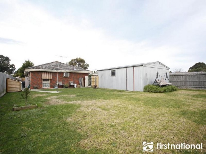33 Guildford Crescent, Narre Warren VIC 3805