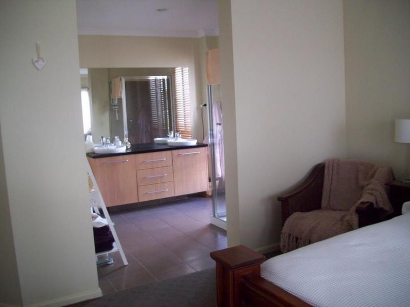 2 Riflebird Avenue, Narre Warren VIC 3805