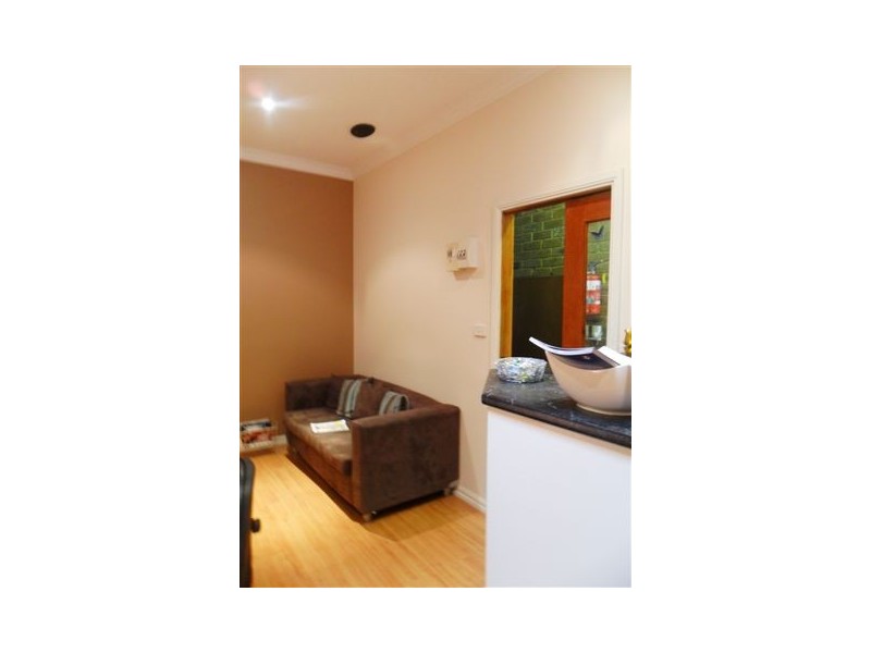 1/16 Blackburne Square, Berwick VIC 3806