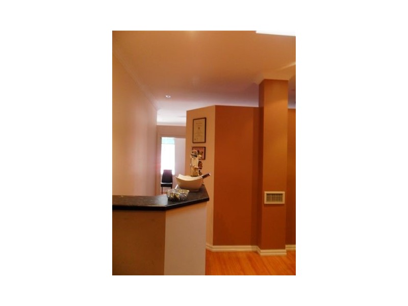 1/16 Blackburne Square, Berwick VIC 3806