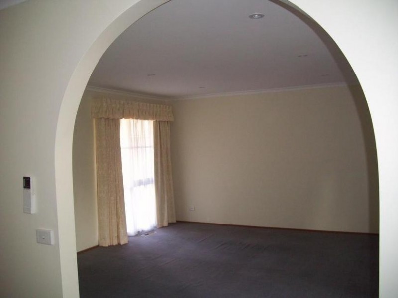 30 Fleetwood Drive, Narre Warren VIC 3805