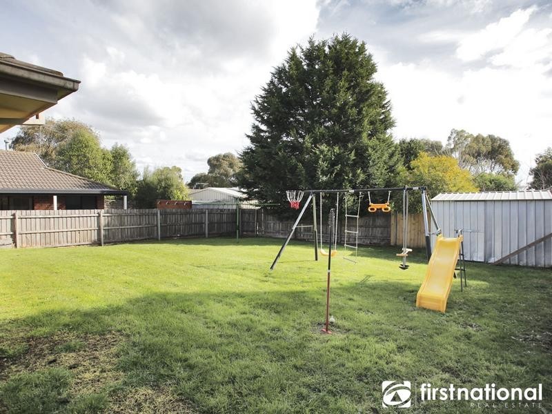 24 Adelaide Close, Berwick VIC 3806