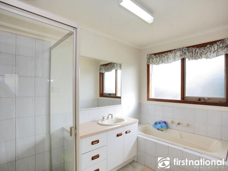 24 Adelaide Close, Berwick VIC 3806
