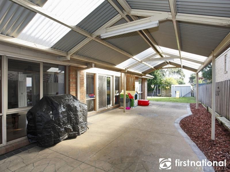 24 Adelaide Close, Berwick VIC 3806