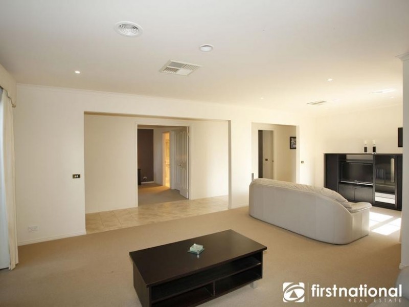 108 Bemersyde Drive, Berwick VIC 3806