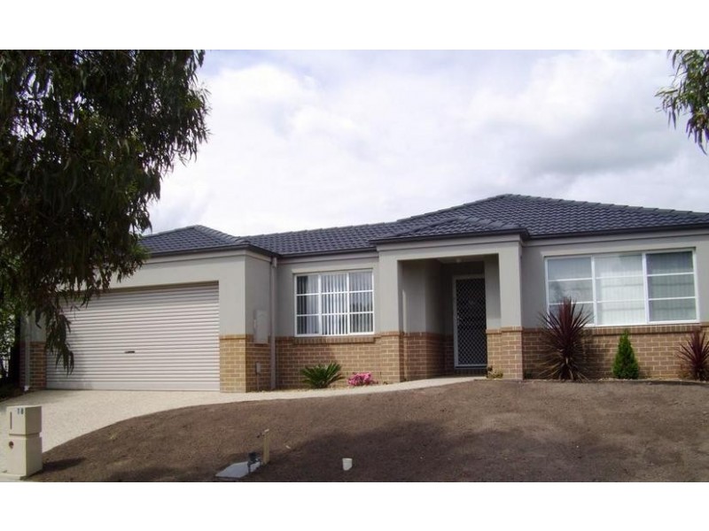 18 Lucerne Circuit, Pakenham VIC 3810