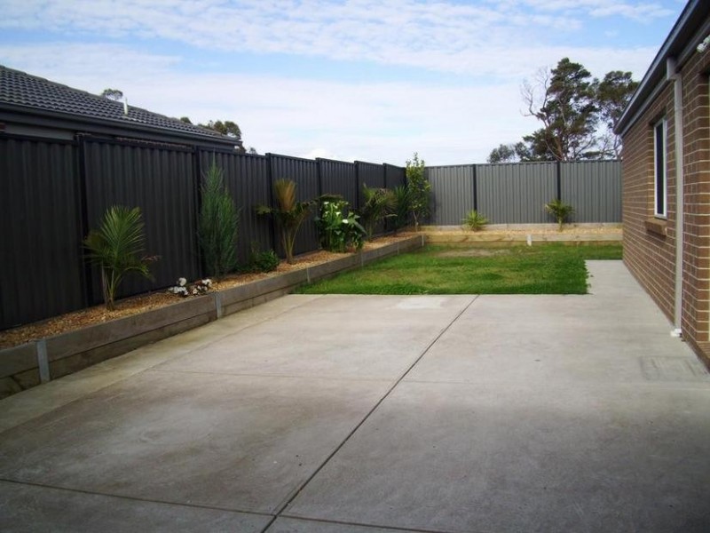 18 Lucerne Circuit, Pakenham VIC 3810