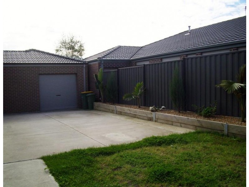 18 Lucerne Circuit, Pakenham VIC 3810