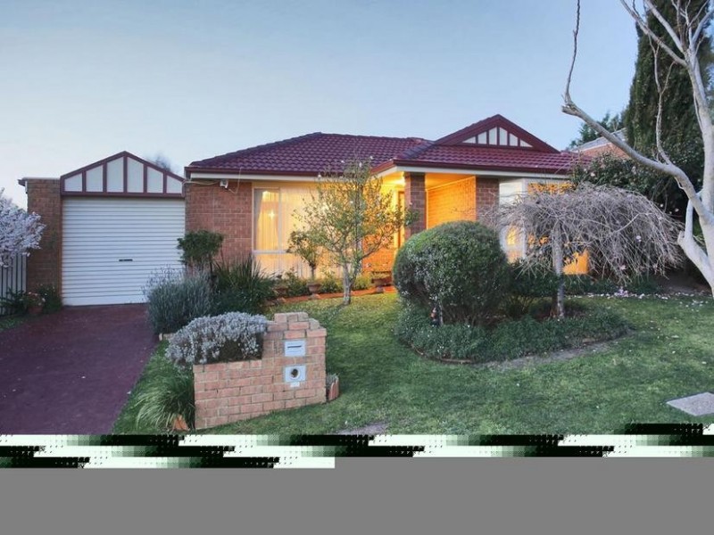 15 Claremont Glen, Berwick VIC 3806