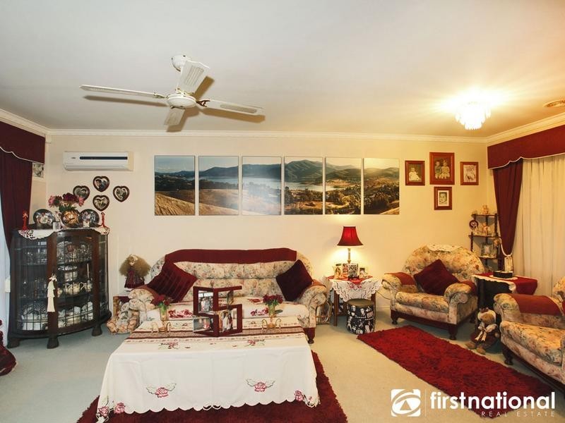 15 Claremont Glen, Berwick VIC 3806