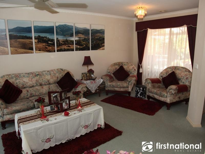 15 Claremont Glen, Berwick VIC 3806