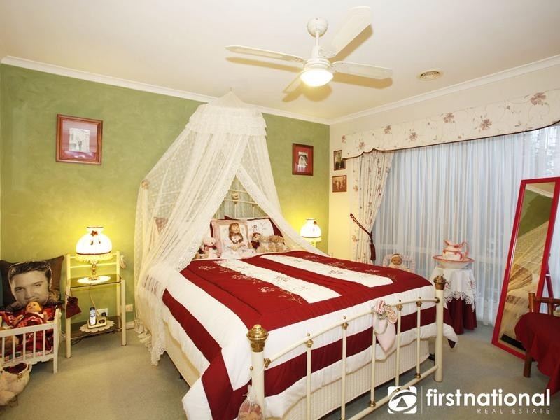 15 Claremont Glen, Berwick VIC 3806