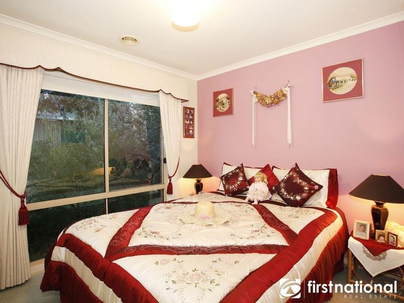 15 Claremont Glen, Berwick VIC 3806