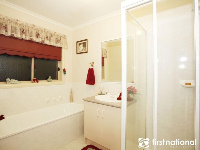 15 Claremont Glen, Berwick VIC 3806