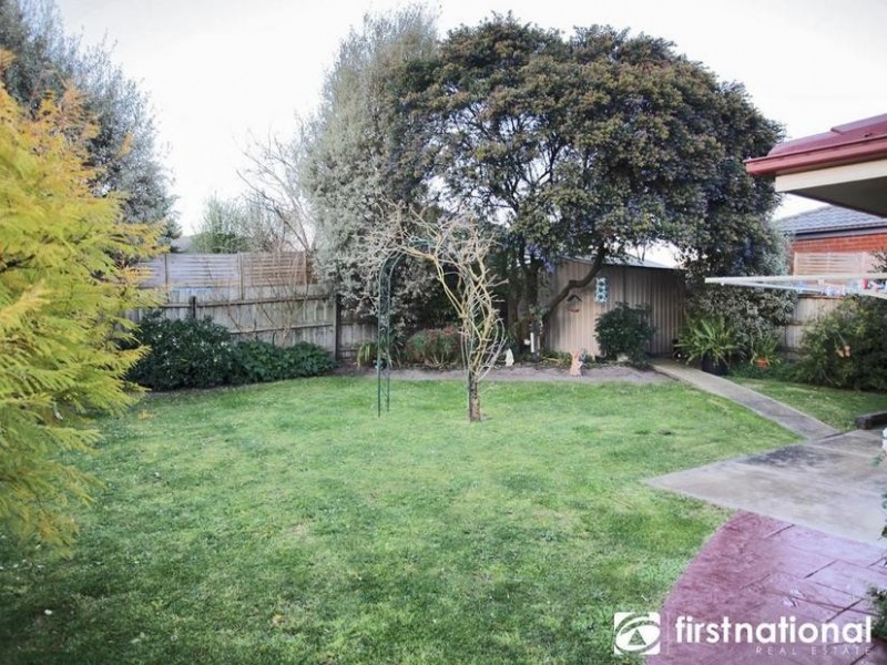 15 Claremont Glen, Berwick VIC 3806