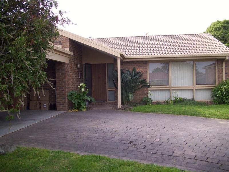 5 Escott Grove, Berwick VIC 3806