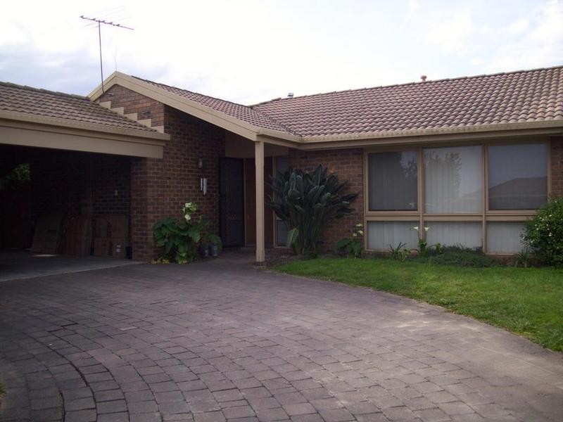 5 Escott Grove, Berwick VIC 3806