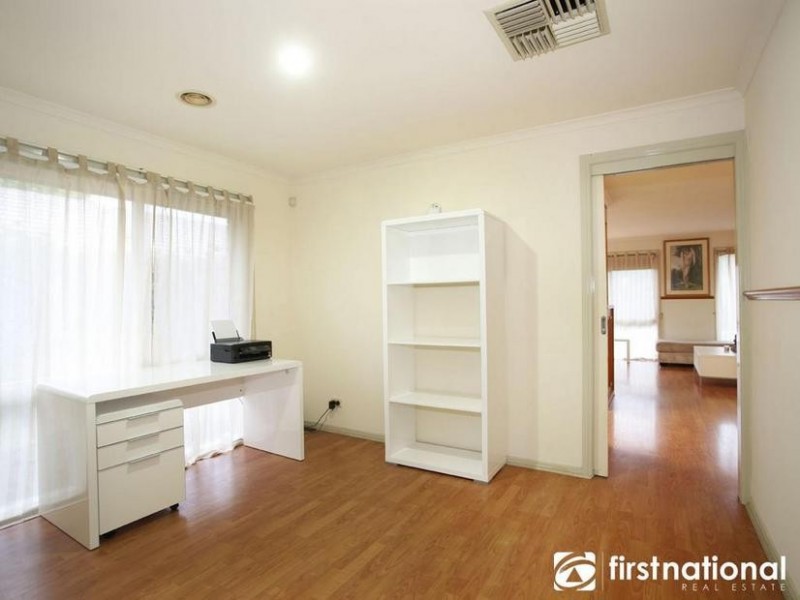 4 Cypress Hills Drive, Narre Warren South VIC 3805