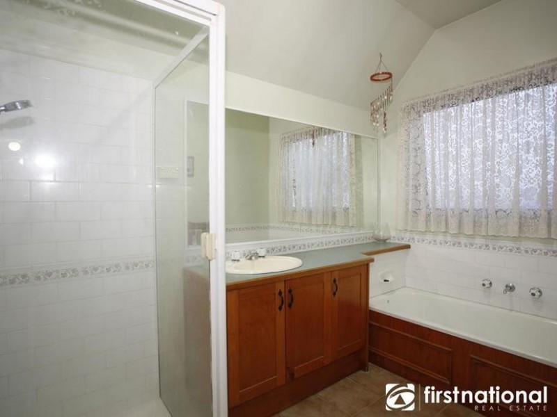 4 Cypress Hills Drive, Narre Warren South VIC 3805