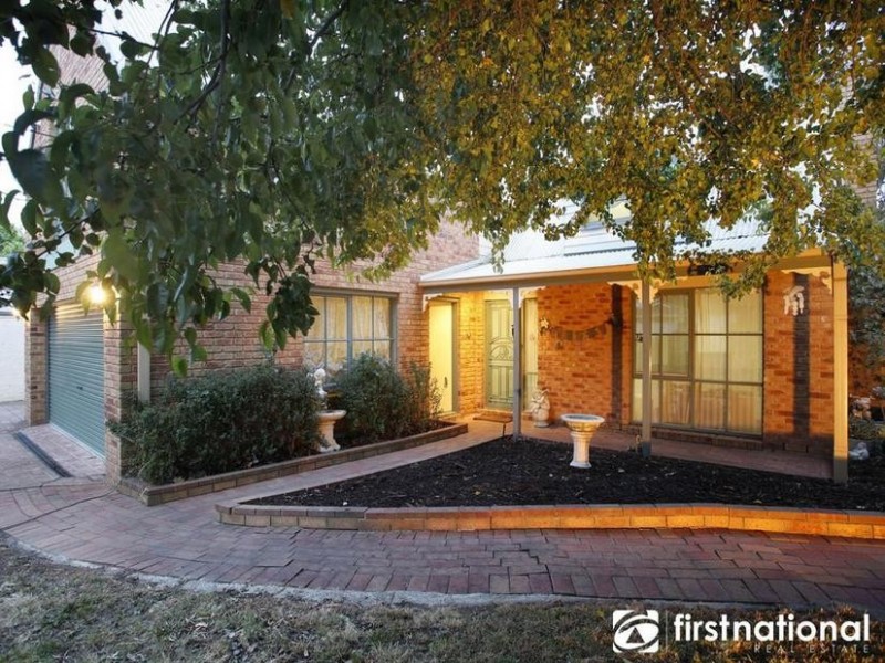 4 Cypress Hills Drive, Narre Warren South VIC 3805
