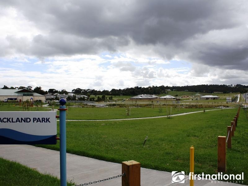 8 Garden View Court, Narre Warren North VIC 3804