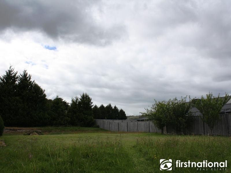 8 Garden View Court, Narre Warren North VIC 3804