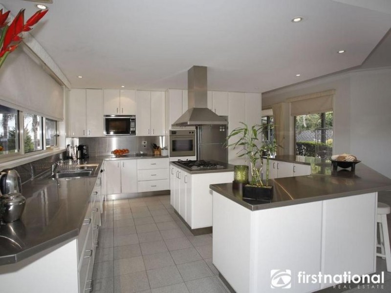 40-42 Caserta Drive, Berwick VIC 3806