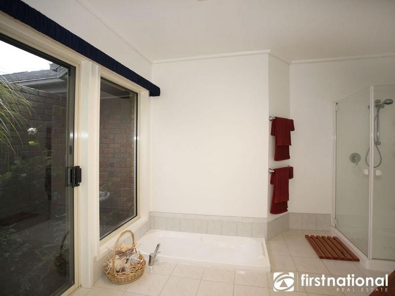 40-42 Caserta Drive, Berwick VIC 3806