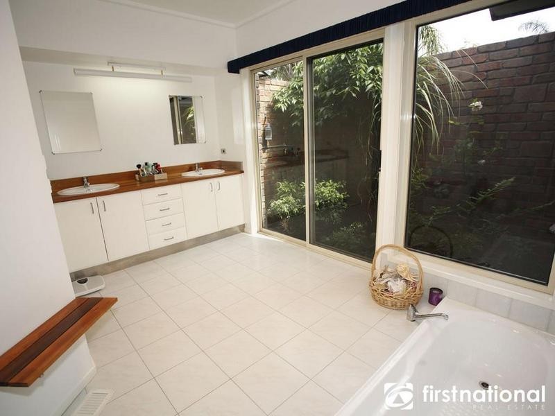 40-42 Caserta Drive, Berwick VIC 3806