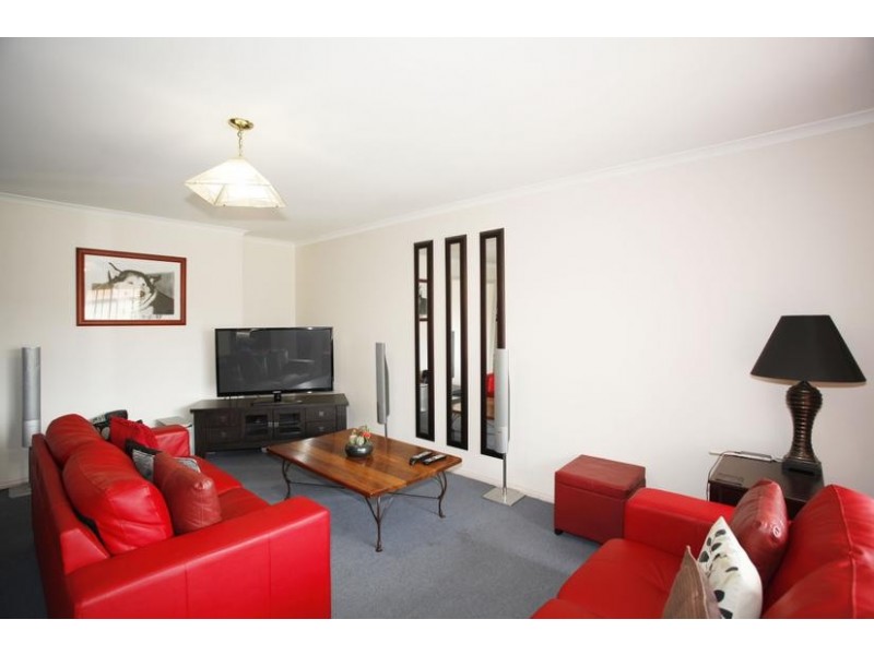 27 Balmaceda Court, Berwick VIC 3806