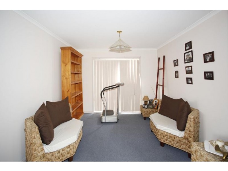 27 Balmaceda Court, Berwick VIC 3806